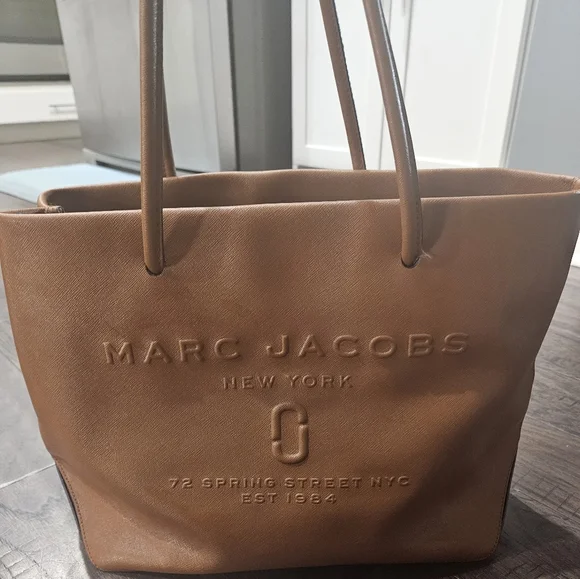 Marc Jacobs | Bags | Marc Jacobs Eastwest Tote Bag 984 Logo Marc Jacobs | Bags | Marc Jacobs Eastwest Tote Bag 984 Logo